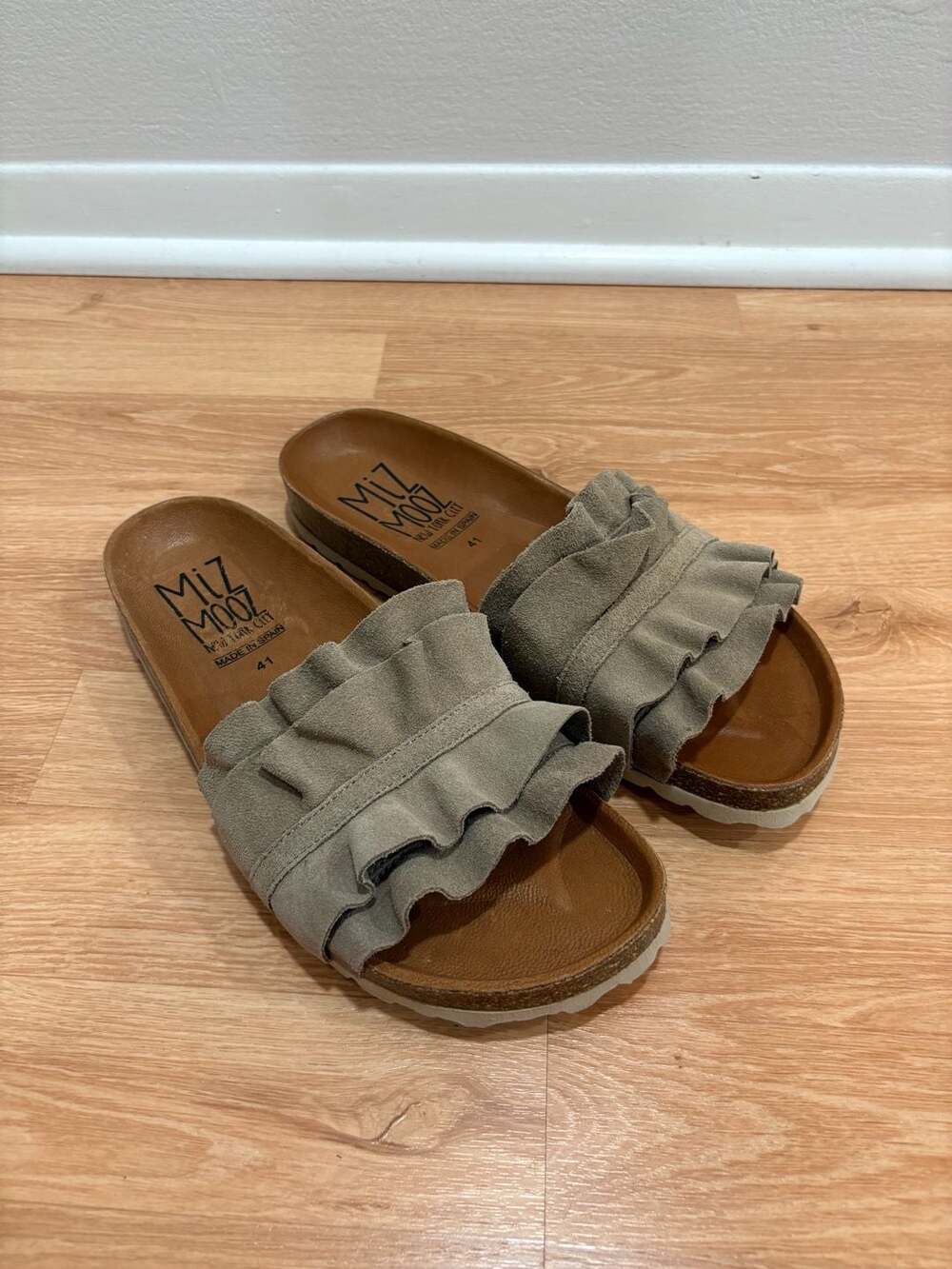 Miz Mooz Rocio Ruffle Suede Slide Sandals Size 41 - Picture 3 of 5
